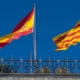 Bandiera spagnola accanto a quella della Catalogna